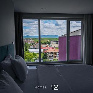 Hotel 12